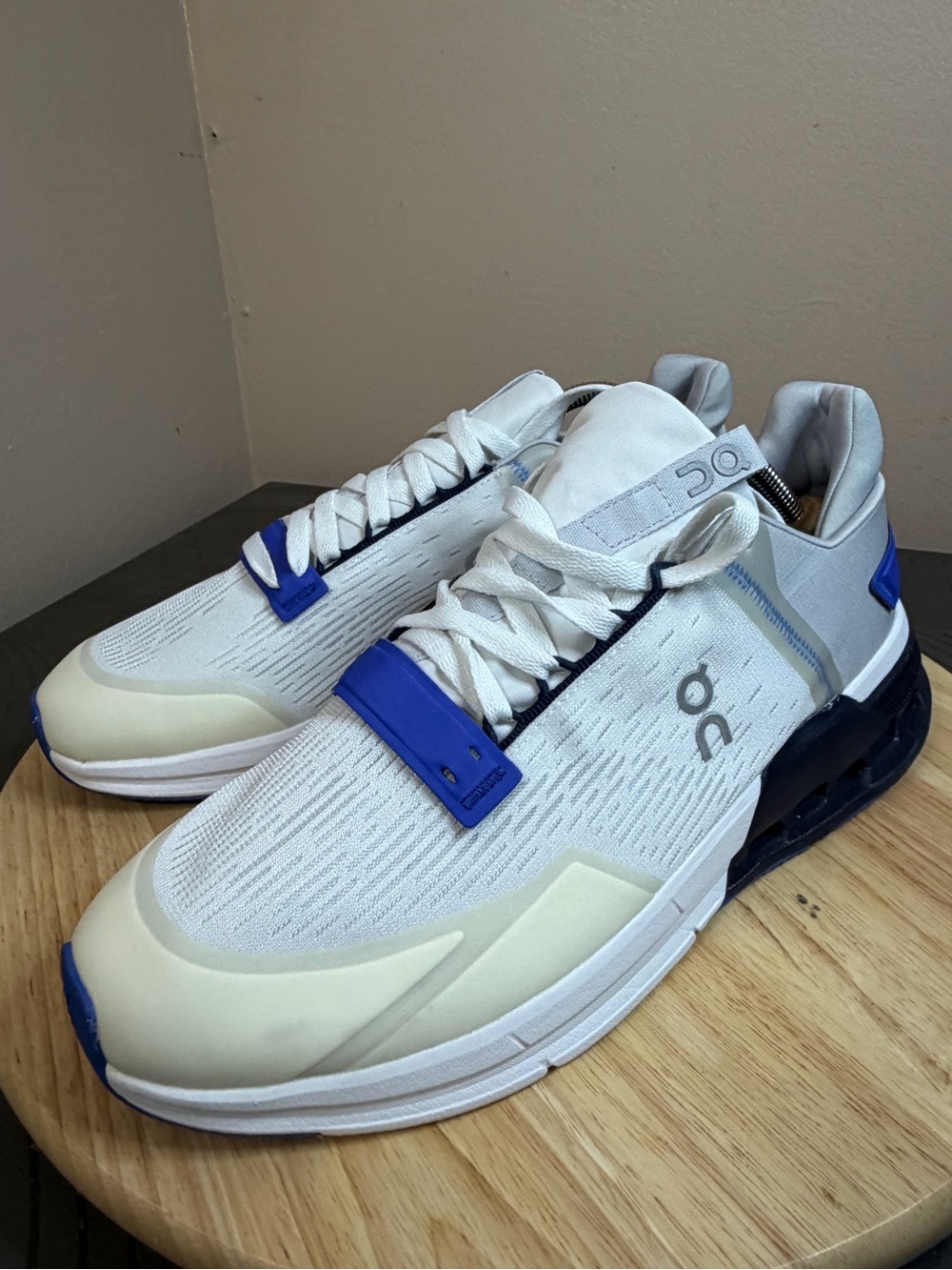 On Cloud Men’s nova Flux running shoes - Picture 2 of 11